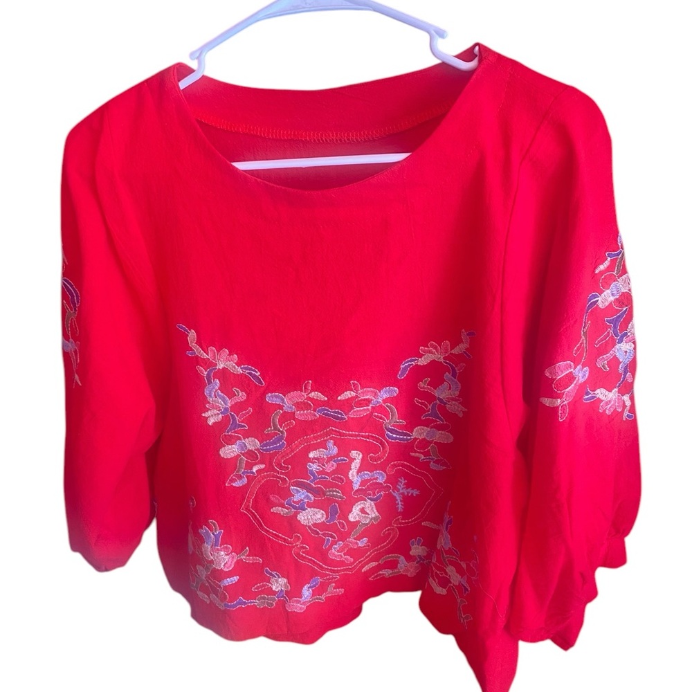 RED EMBROIDERED ON FRONT AND SLEEVES. Size S